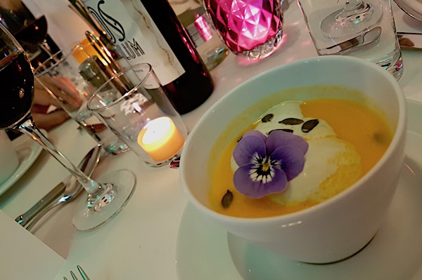 Suppe mit Blume